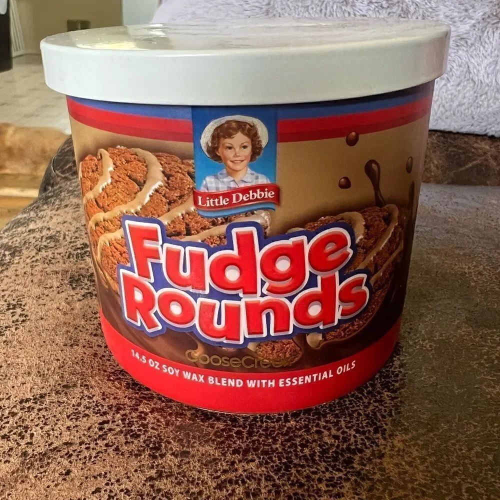 Goose Creek Limited Edition Little Debbie 3 Wick Candle Fudge Rounds 14.5oz